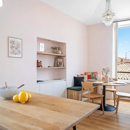 Апартаменты Le Saint Michel,dernier Etage, Vieux Menton, Zone Pietonne *