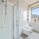 Apartment Le Saint Michel,dernier Etage, Vieux Menton, Zone Pietonne