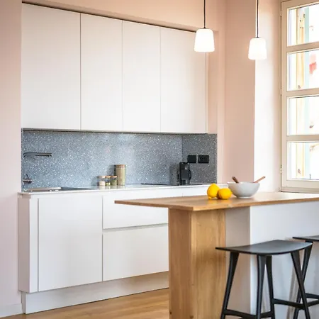 Le Saint Michel,dernier Etage, Vieux Menton, Zone Pietonne Menton