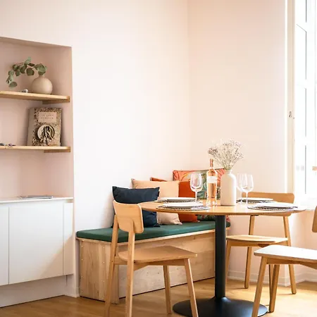 Le Saint Michel,dernier Etage, Vieux Menton, Zone Pietonne מנטון