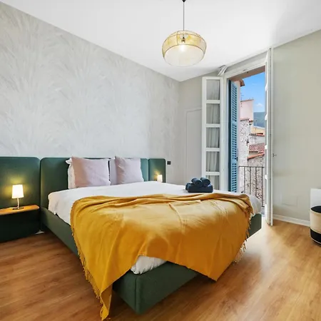 Apartmán Le Saint Michel,dernier Etage, Vieux Menton, Zone Pietonne *