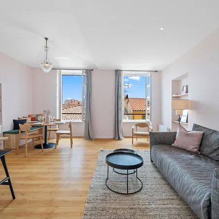 Le Saint Michel,dernier Etage, Vieux Menton, Zone Pietonne מנטון