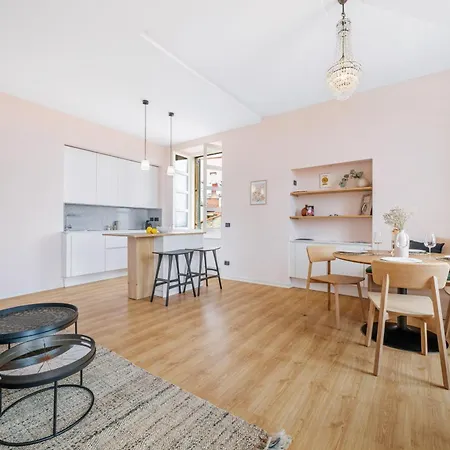 Le Saint Michel,dernier Etage, Vieux Menton, Zone Pietonne *