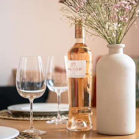 Le Saint Michel,dernier Etage, Vieux Menton, Zone Pietonne מנטון