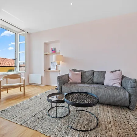 Le Saint Michel,dernier Etage, Vieux Menton, Zone Pietonne Menton