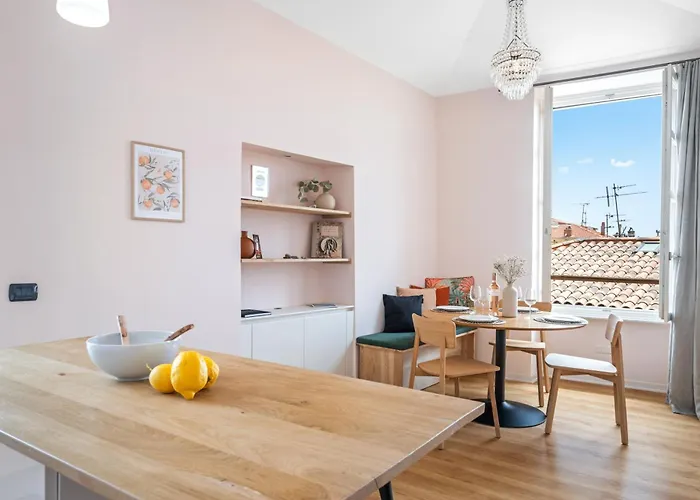 Apartmán Le Saint Michel,dernier Etage, Vieux Menton, Zone Pietonne *