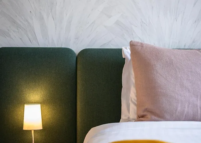 Le Saint Michel,dernier Etage, Vieux Menton, Zone Pietonne