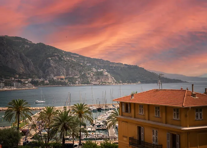 Apartment Le Saint Michel,dernier Etage, Vieux Menton, Zone Pietonne