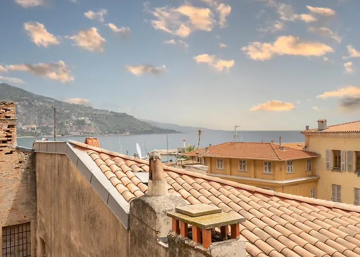 Le Saint Michel,dernier Etage, Vieux Menton, Zone Pietonne *