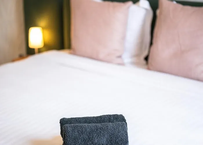 Le Saint Michel,dernier Etage, Vieux Menton, Zone Pietonne * Menton