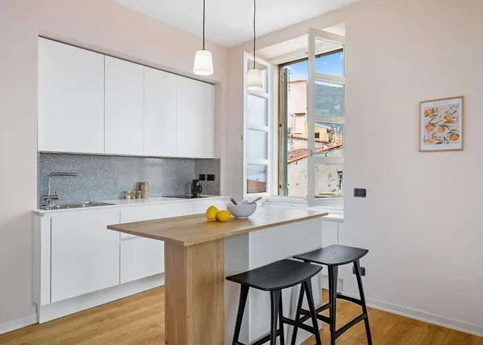 Le Saint Michel,dernier Etage, Vieux Menton, Zone Pietonne Apartmán