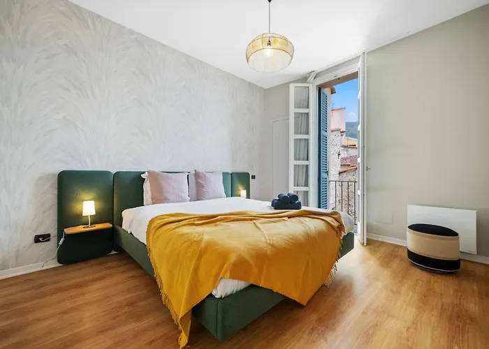 Apartmán Le Saint Michel,dernier Etage, Vieux Menton, Zone Pietonne *